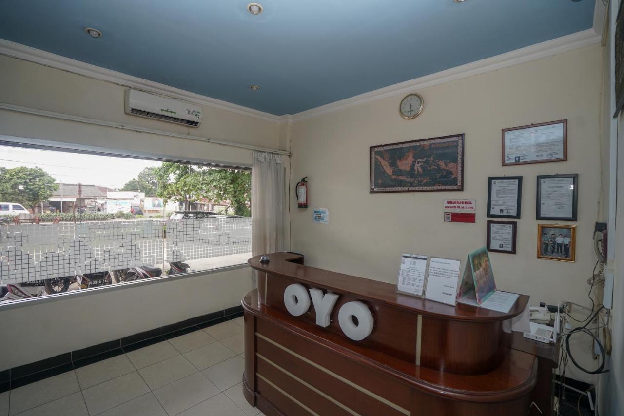 Oyo 448 Hotel Central Palembang Exterior foto